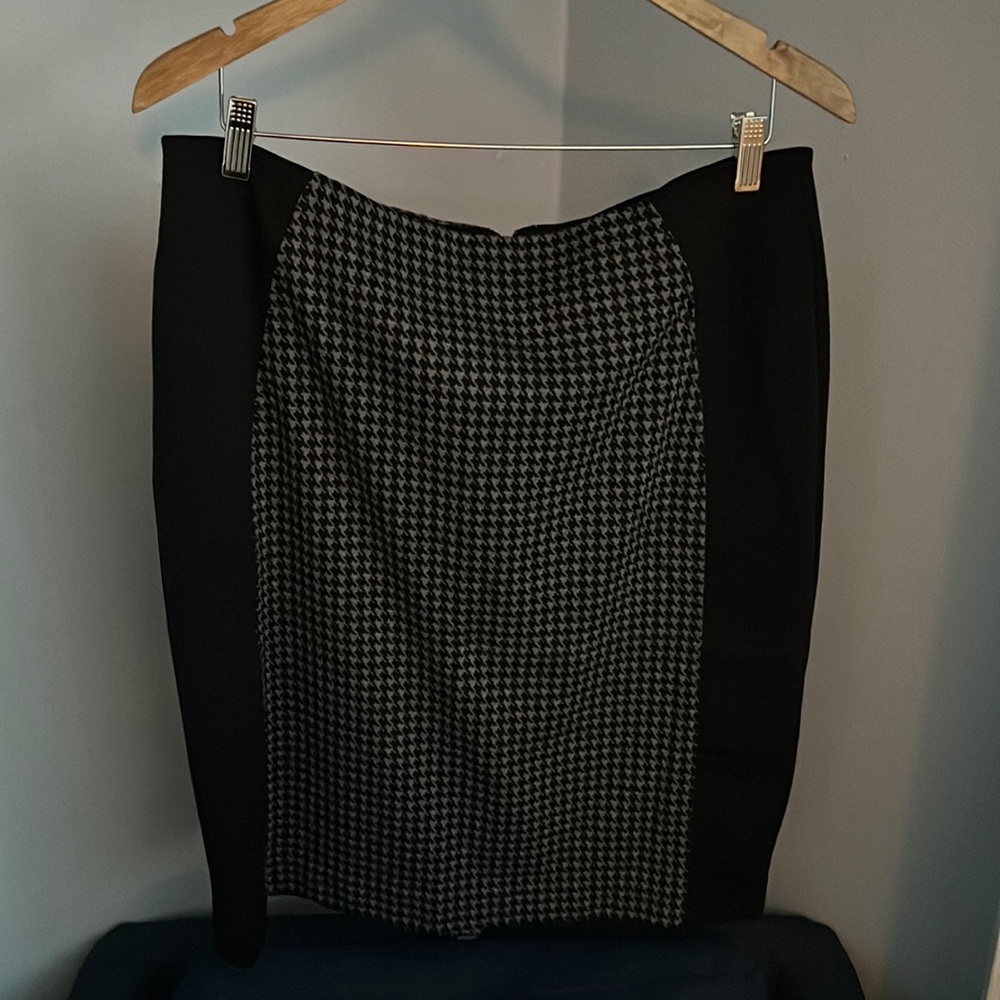 Black and gray houndstooth pencil skirt stretch